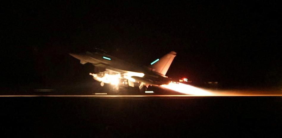 EE.UU. y el Reino Unido lanzan un ataque contra los hutíes en Yemen