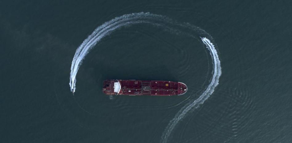 Irán captura un petrolero “estadounidense” y tensiona otra ruta clave para el crudo