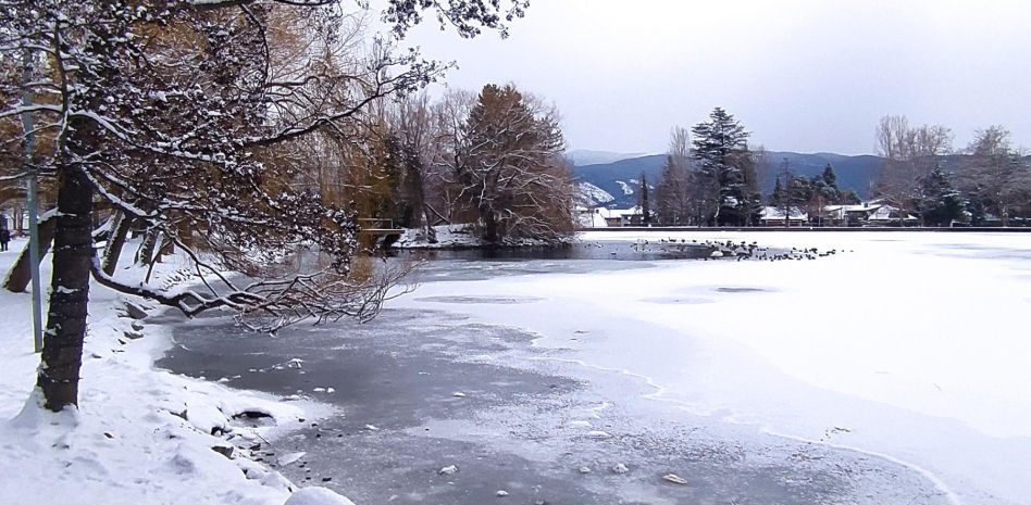 Invierno en el lago helado de Puigcerdà