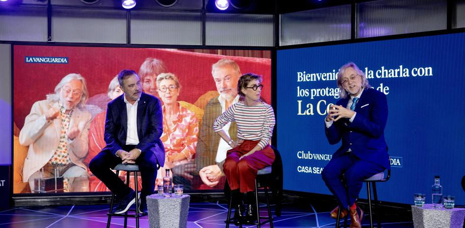 Los periodistas de 'La Contra' conversan con suscriptores del diario