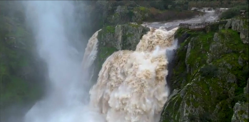 Espectacular cascada en Salamanca por las abundantes lluvias