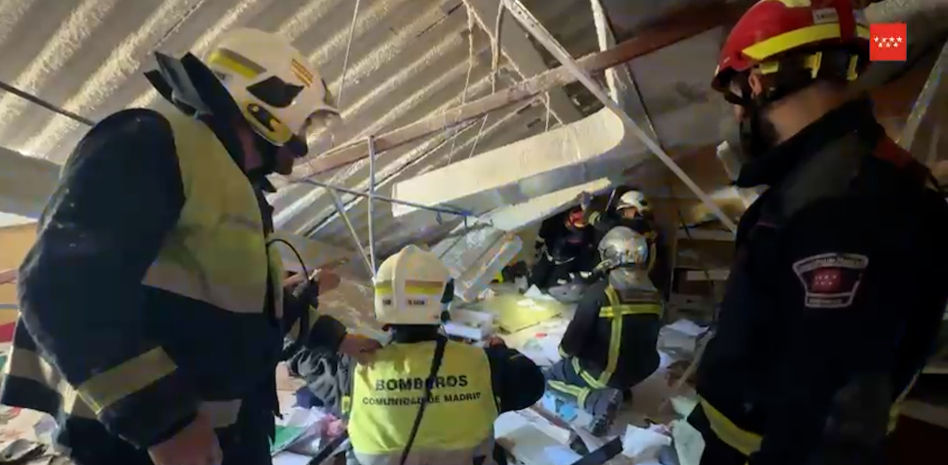 Cinco heridos al derrumbarse el forjado de unas oficinas en Pinto