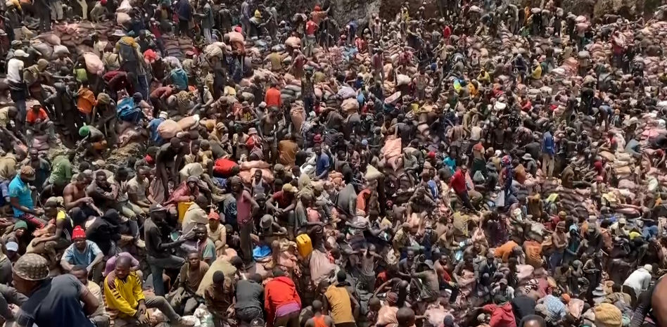 Las duras imágenes de la extracción de cobalto en el Congo