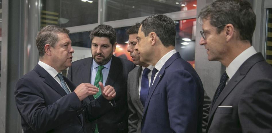 La amnistía agrava el choque público de Page contra Sánchez en el PSOE