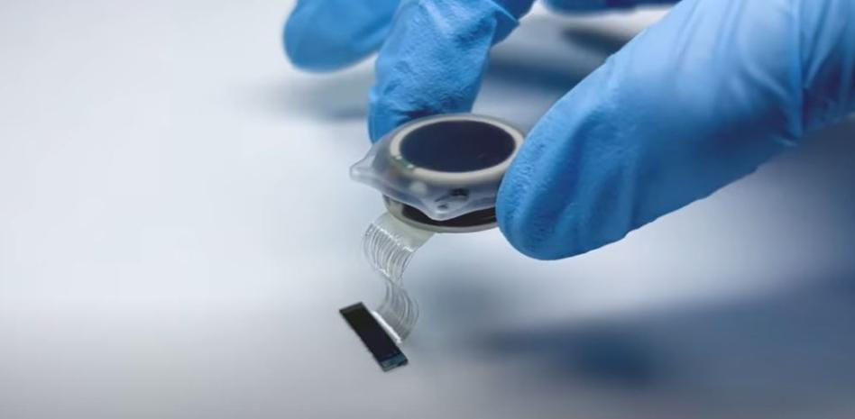 Musk asegura que su empresa Neuralink ha implantado un chip cerebral en un humano