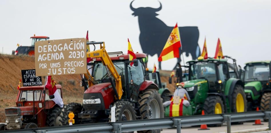 El campo extiende sus protestas por el país y amenaza con bloquear puertos