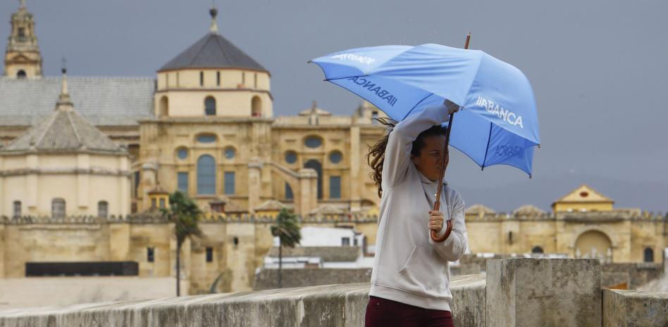 La borrasca Karlotta obliga a la Aemet a activar el aviso naranja por vientos en todas estas zonas