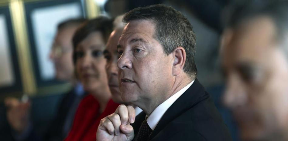 García-Page responde a Montero que la camiseta del PSOE no es una "camisa de fuerza"