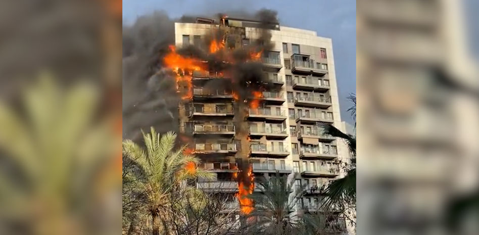 ¿Qué hizo el vecino del ático al ver el humo?