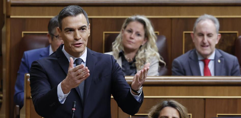 Sánchez califica a Feijóo de “nuevo Torquemada” para intentar “sacar tajada de la corrupción”