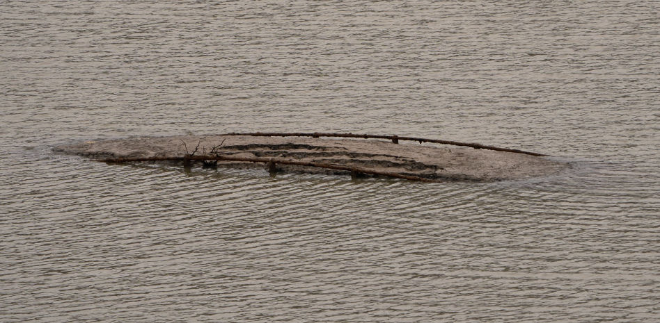 Ya se empieza a ver el gran puente gótico del antiguo pueblo del pantano de Sau