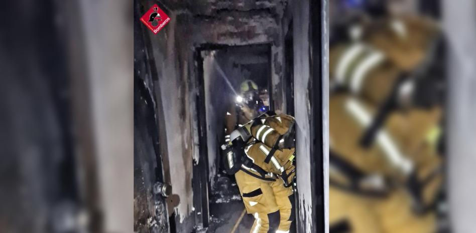 Una mujer, su hijo y su nieto de 5 años mueren en un incendio en un edificio en La Vila Joiosa