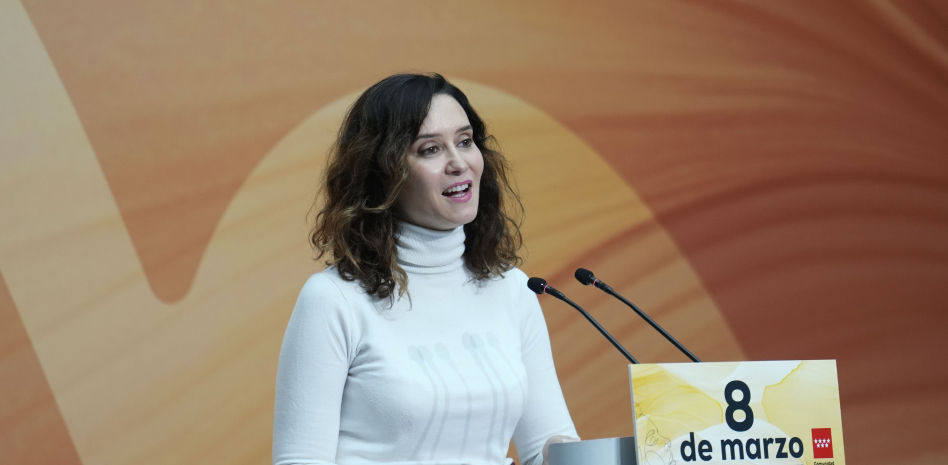 Ayuso se pregunta en el 8M "cuándo es el Día del Hombre" para hablar de sus problemas