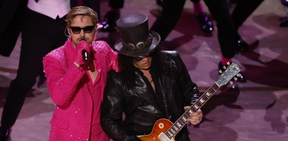 Ryan Gosling se transforma en Ken y pone en pie al auditorio de los Oscar junto a Slash
