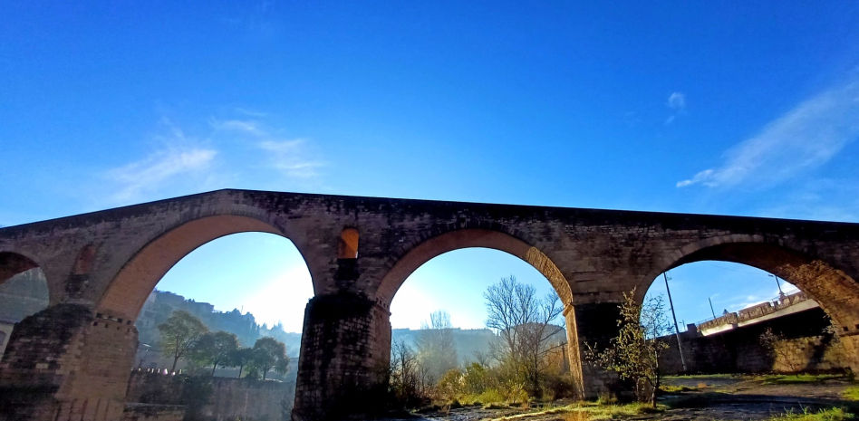 El Cardener baja de color chocolate