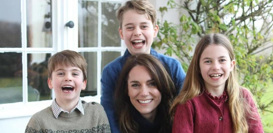 Las agencias retiran por "manipulada" la primera foto oficial de Kate Middleton tras su operación