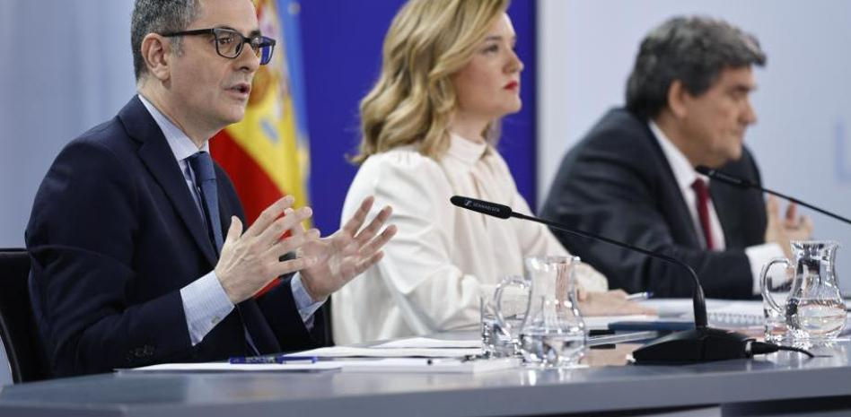 El Gobierno gira el foco hacia la denuncia por fraude fiscal contra la pareja de Ayuso: “Más transparencia y menos fruta”