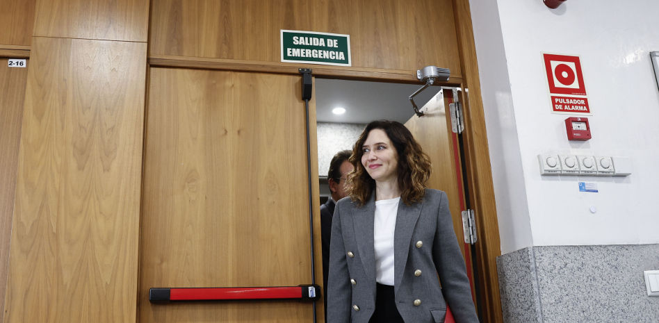 Ayuso rechaza dimitir y denuncia un caso "turbio de los poderes del Estado" contra su pareja