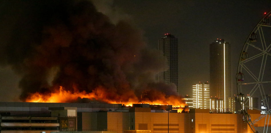 Al menos 60 muertos y más de cien heridos en un tiroteo en una sala de conciertos de Moscú