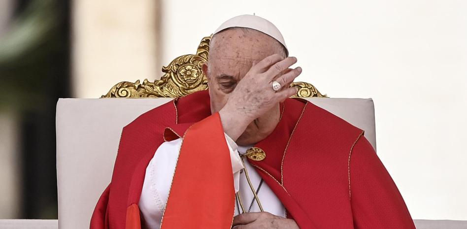 El Papa, visiblemente cansado, declina leer la homilía en la misa del Domingo de Ramos