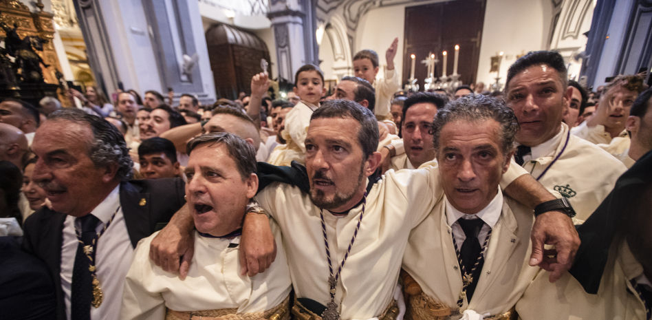 Antonio Banderas consuela a la gente tras ser cancelada la procesión de su cofradía en Málaga: "La Semana Santa es una metáfora de la vida"