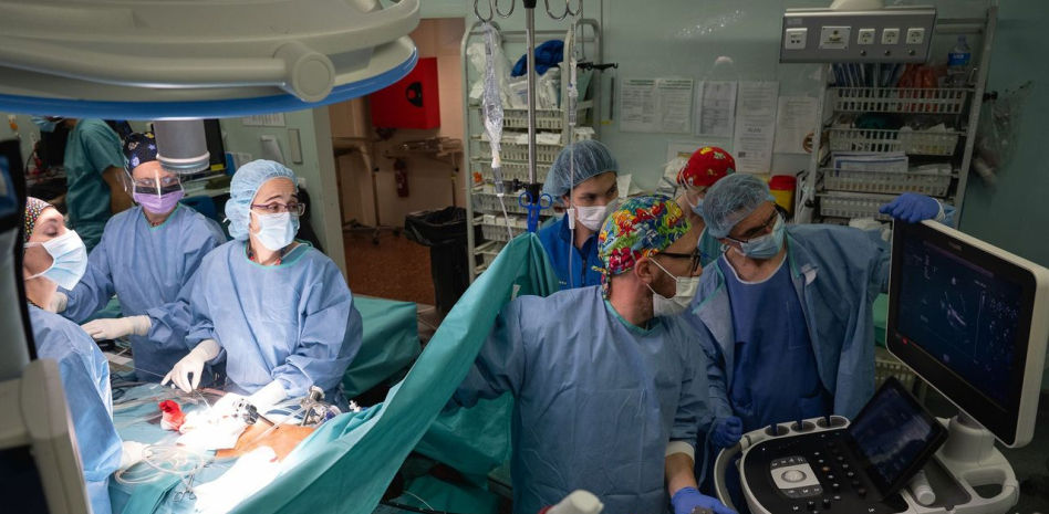 Primeras operaciones robóticas a niños con cardiopatías congénitas
