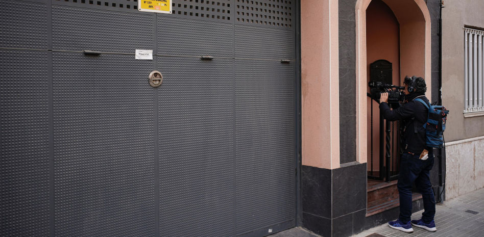 Un hombre asesina a su pareja y a sus dos hijos y se suicida en las vías del tren