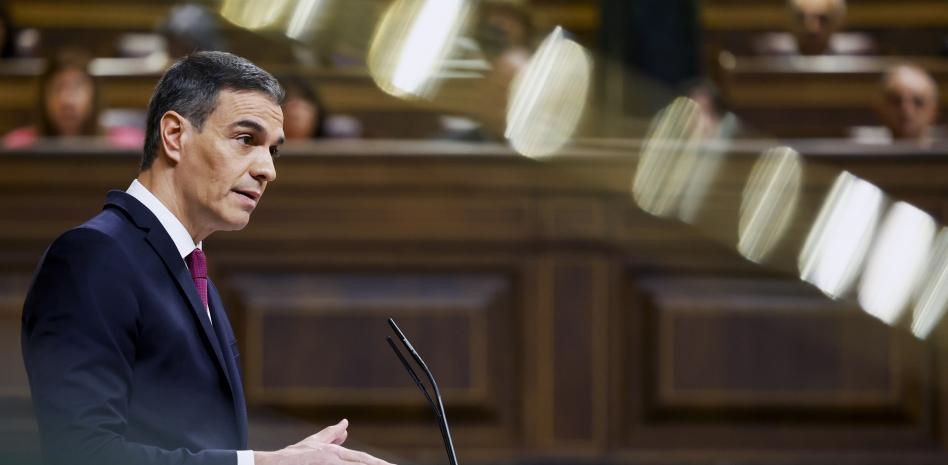 Sánchez advierte a Feijóo de que, con su estrategia "destructiva", seguirá en la oposición