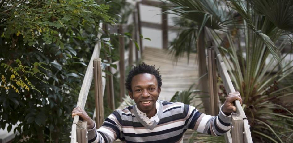 “Alimento mentes de niños para que no suban a una patera”