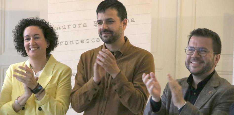 ERC contrapone a sus "exiliados" con Sánchez y le exige que "no le tiemblen las piernas"