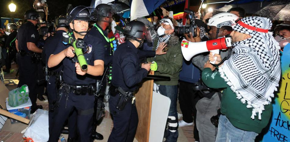 Decenas de detenidos en el desmantelamiento del campamento pro Palestina de la UCLA