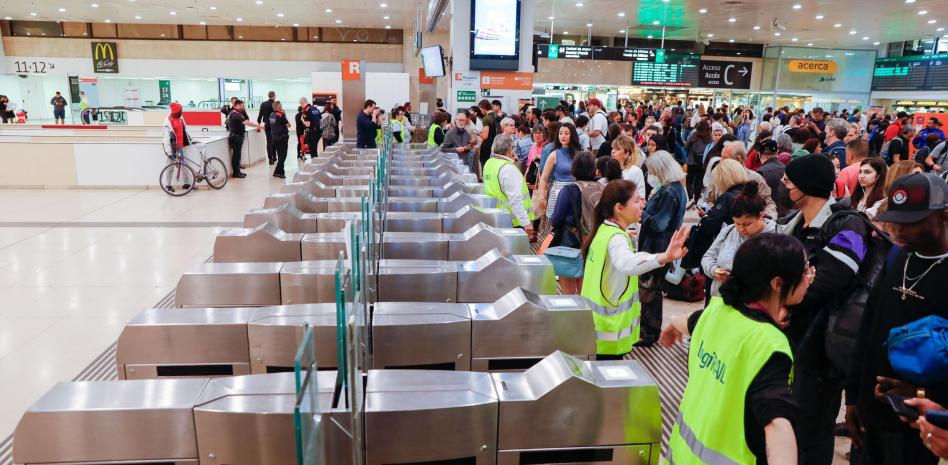 Un robo de cobre provoca el caos en Rodalies en la jornada electoral y se desconoce cuando volverá la normalidad