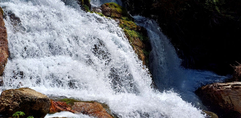 Desbordante agua en las Fonts del Llobregat