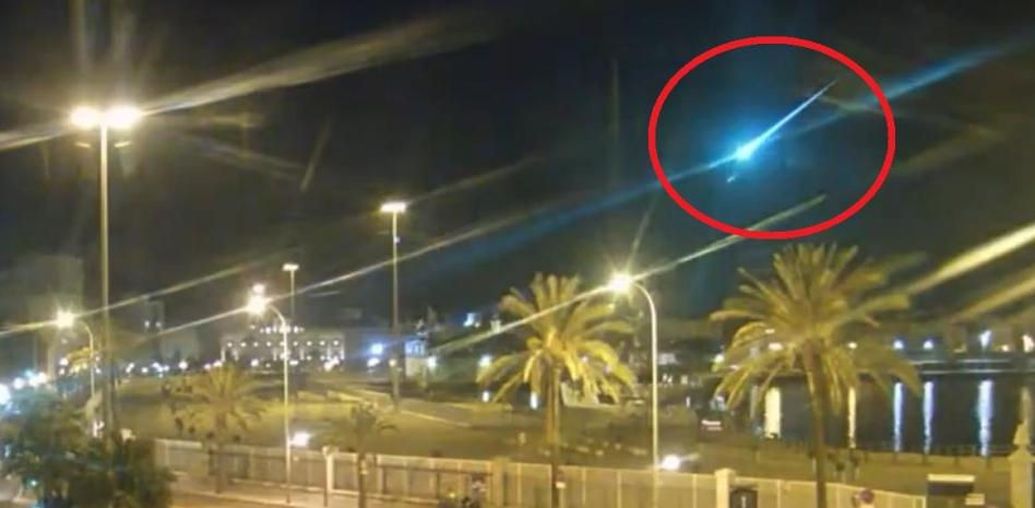 Un gran bólido tiñe de azul el cielo nocturno de España y Portugal