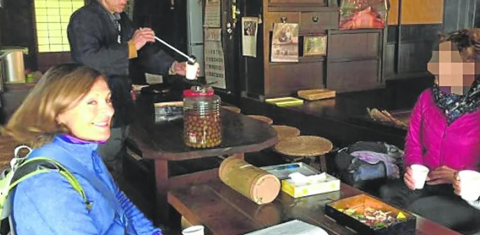 Araceli Tamayo, la turista vasca herida en el atentado de Afganistán, vuela ya hacia Bilbao