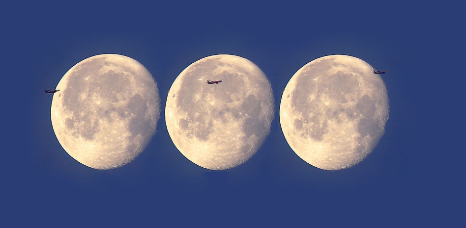 El avión camuflado en la luna menguante