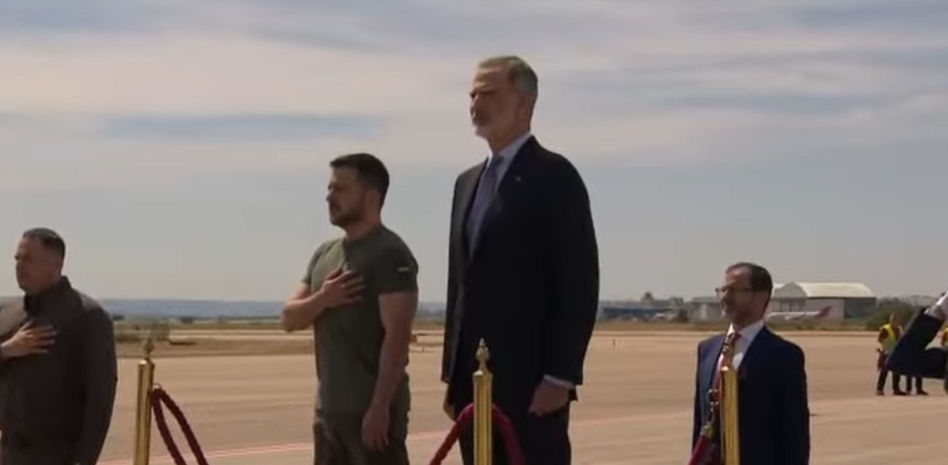 El Rey recibe a Zelenski en el aeropuerto de Madrid-Barajas al inicio de su visita a España