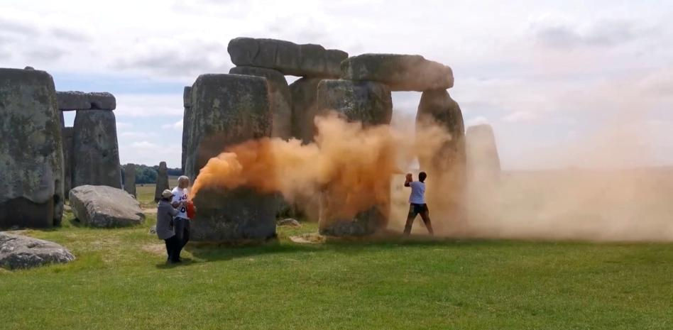Dos detenidos tras rociar con pintura naranja el yacimiento neolítico de Stonehenge