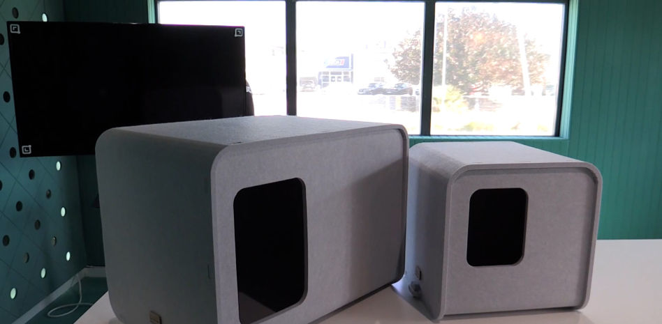 Una empresa alicantina fabrica casetas antipetardos para perros y gatos