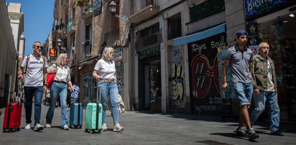 Barcelona anuncia la eliminación de todos los pisos turísticos y desata una guerra con el sector