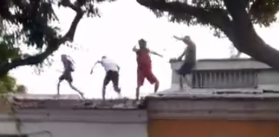 Una turba intenta linchar a tres ladrones en Bon Pastor