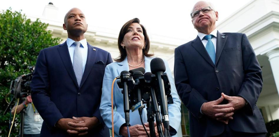 Los gobernadores demócratas exhiben su apoyo a Biden desde la Casa Blanca