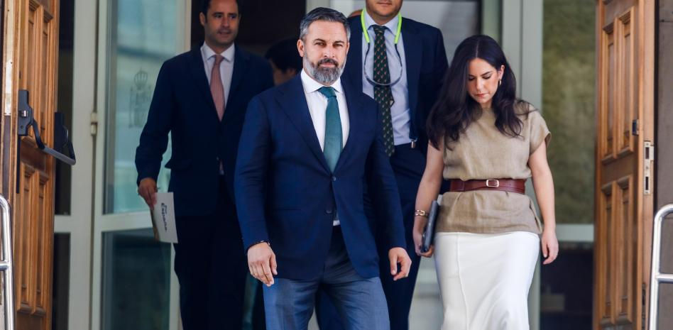 Abascal consuma su amenaza y rompe con el PP en los gobiernos regionales