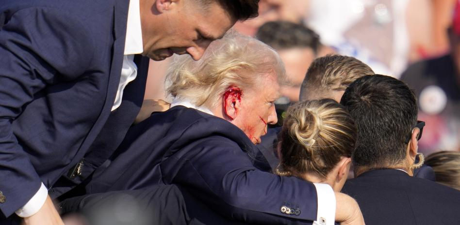 Trump recibe un disparo en la oreja durante un mitin en Pensilvania