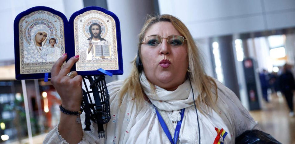Expulsada del Europarlamento una diputada ultra rumana por gritar e insultar en plena sesión
