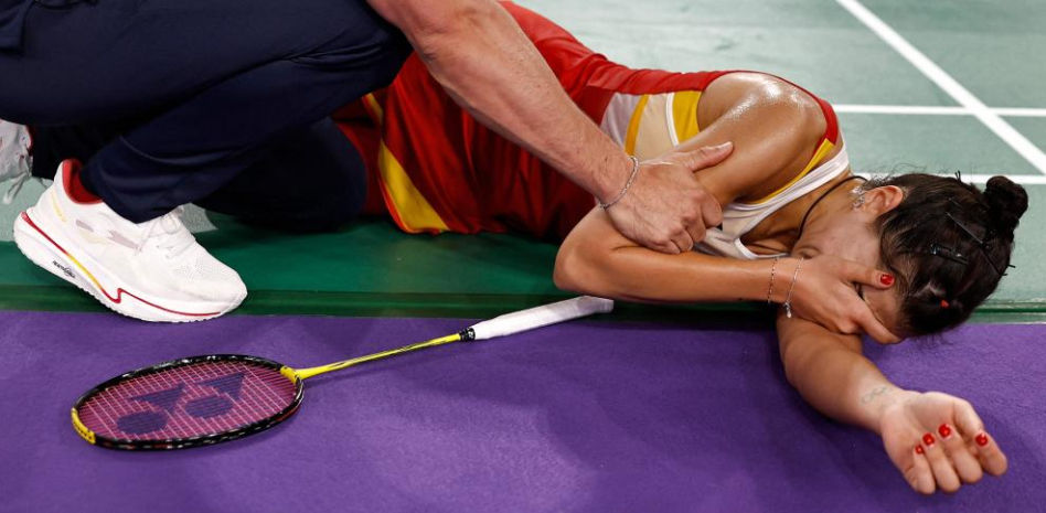 Carolina Marín se quiebra la rodilla y abandona los Juegos entre lágrimas