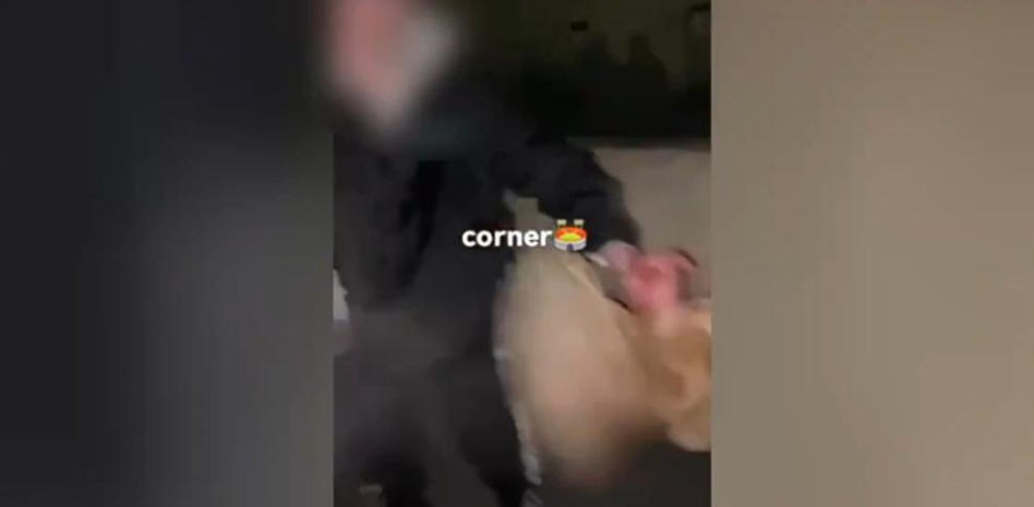 La Guardia Civil investiga a dos jóvenes por utilizar una gallina como balón de fútbol