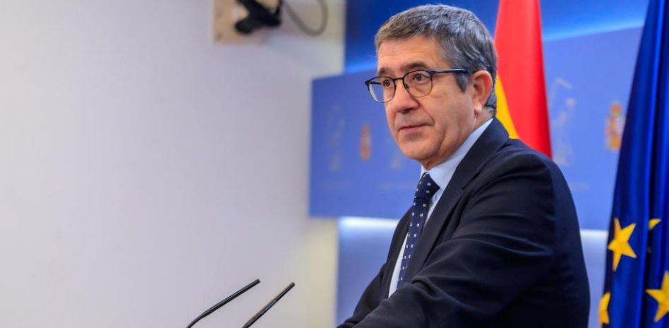 López acusa a Feijóo de “protestar mucho” pero “callar sobre las adjudicaciones a su entorno familiar"