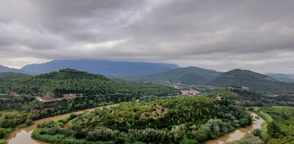Agua para el meandro 360° del río Llobregat