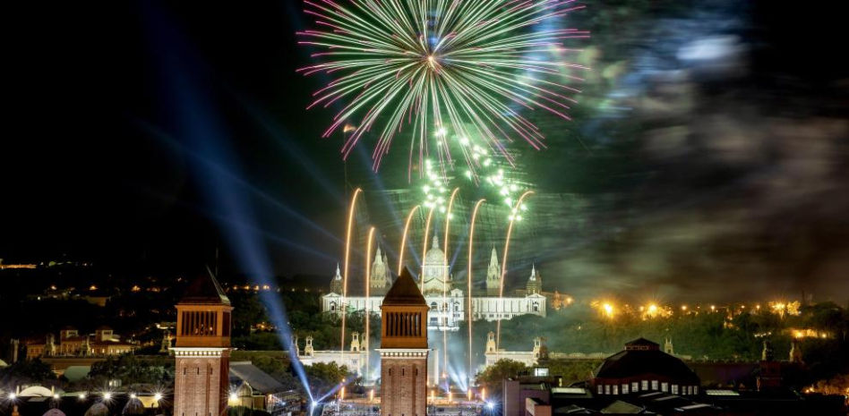 El piromusical, un escaparate de lujo para ‘Omega’, lo nuevo de Rosalía